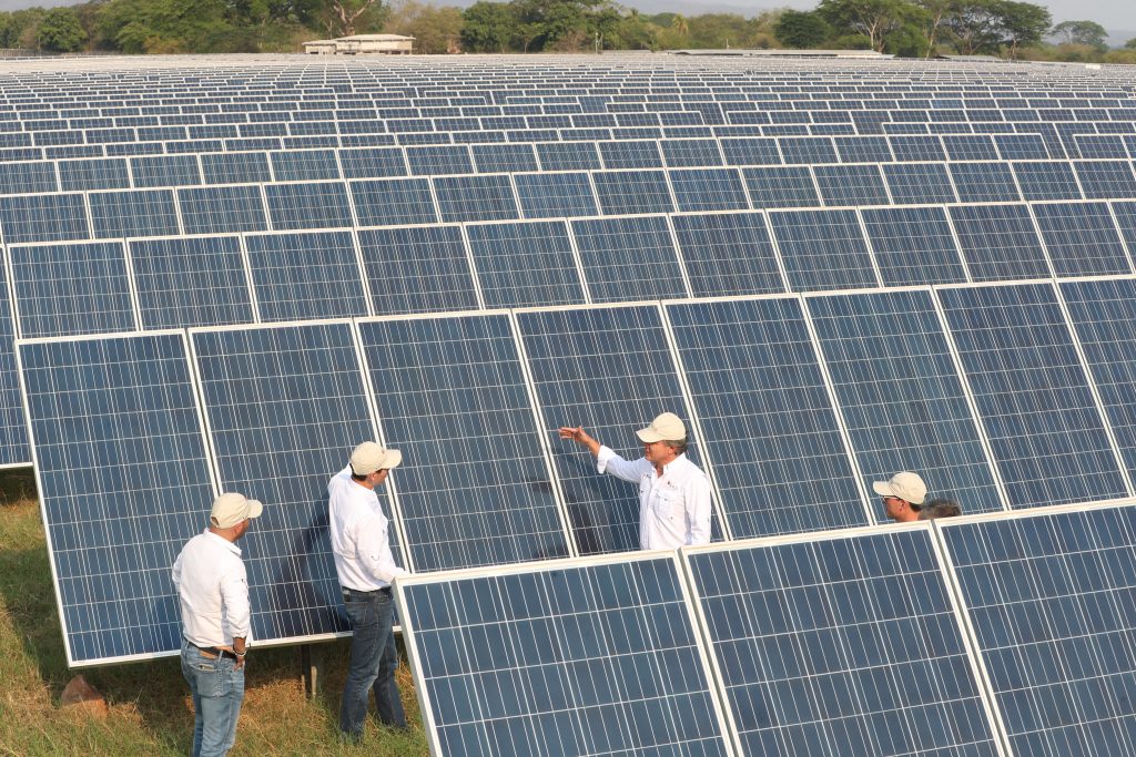 Energía solar en LATAM: Grupo Onyx y la transición sostenible